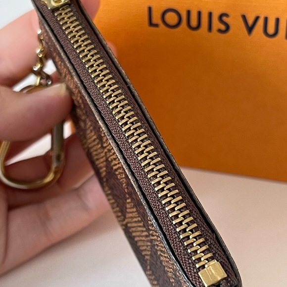 LOUIS VUITTON Key Clée damier ébène - Picture 10 of 12